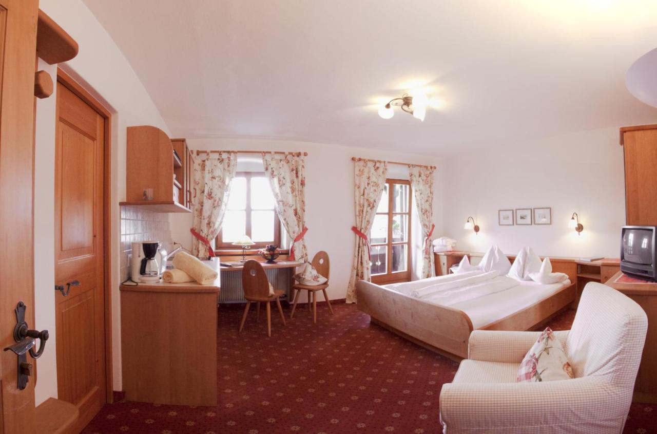 Huber Unterm Baum Apartment Lagundo Cameră foto